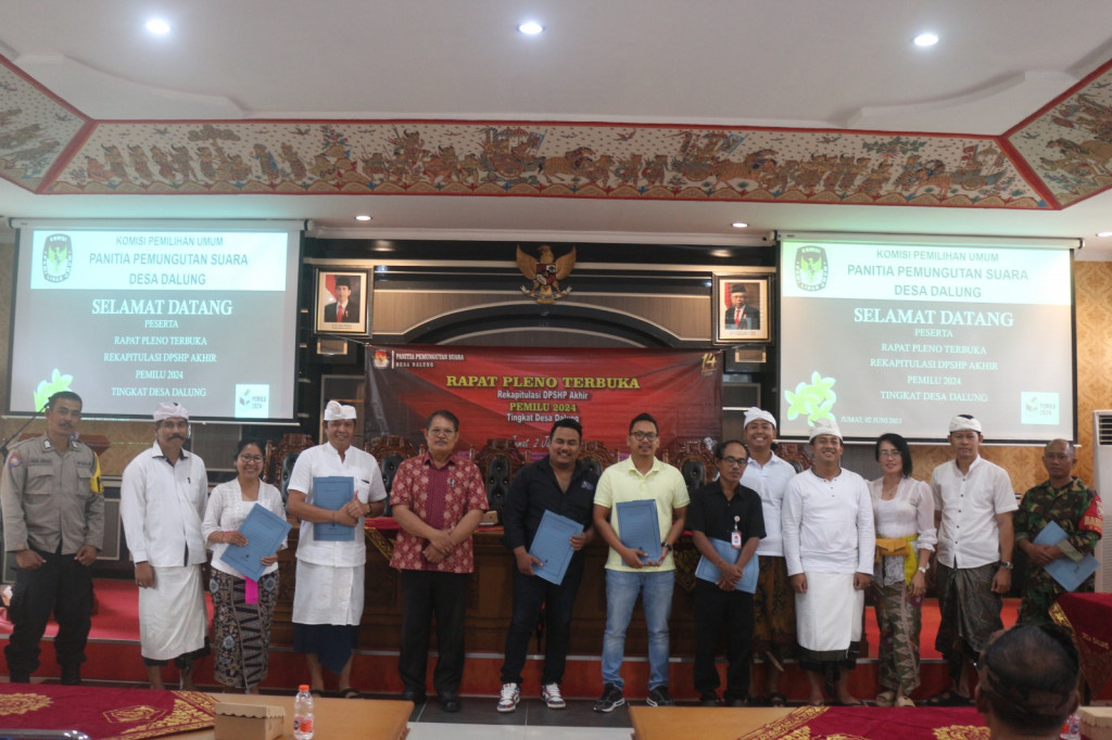 PPS Desa Dalung Serahakan Hasil Hasil Pleno Terbuka DPSHP Akhir